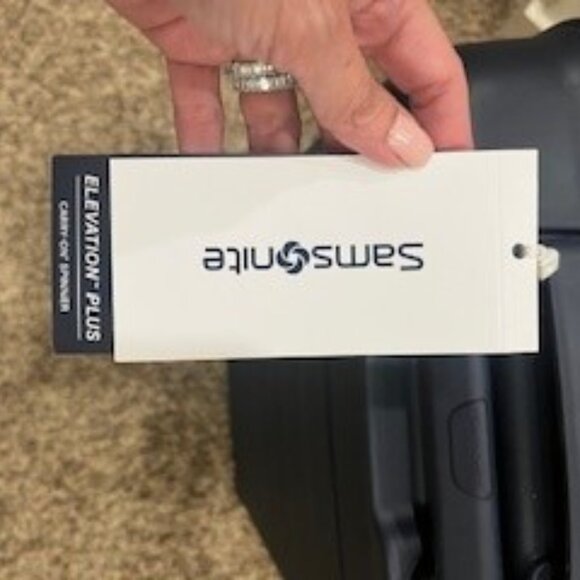 ELEVATION™ PLUS HARDSIDE CARRY-ON PRO SPINNER - Picture 5 of 6